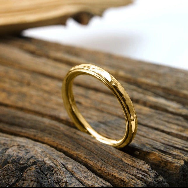 Nadia – Subtly Hammered Ring