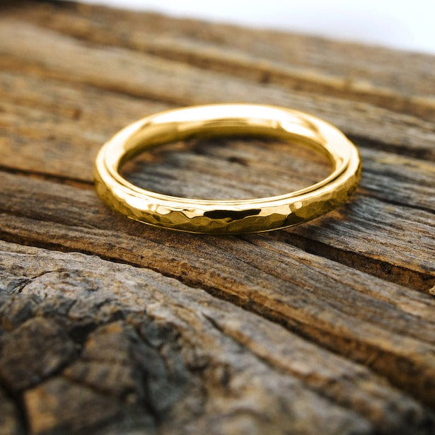 Nadia – Subtly Hammered Ring