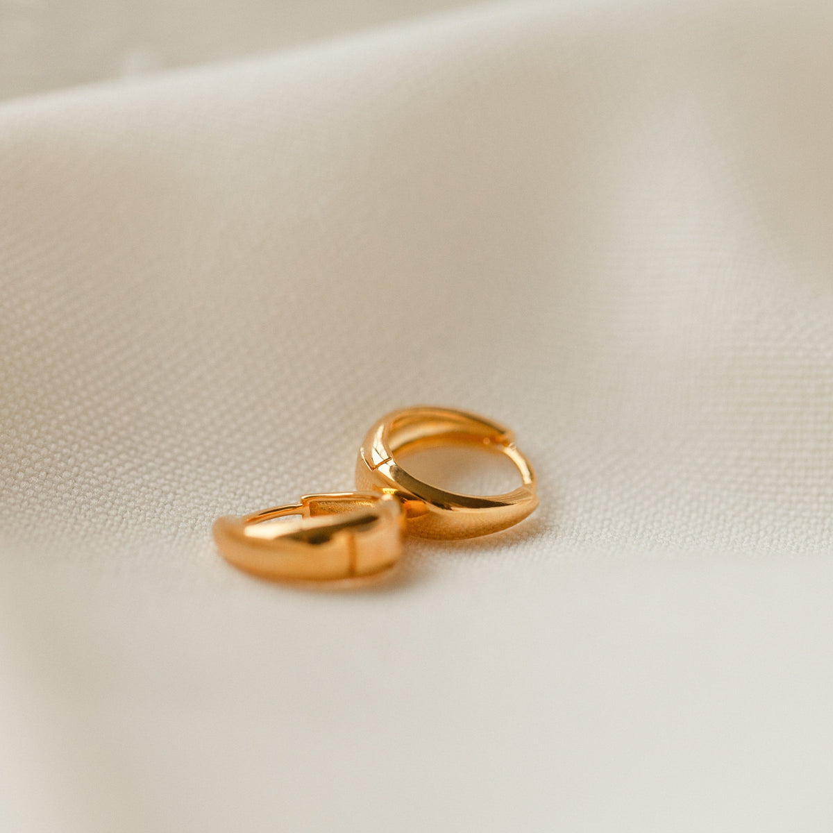 Foldable Huggies - Curved Buckle Earrings