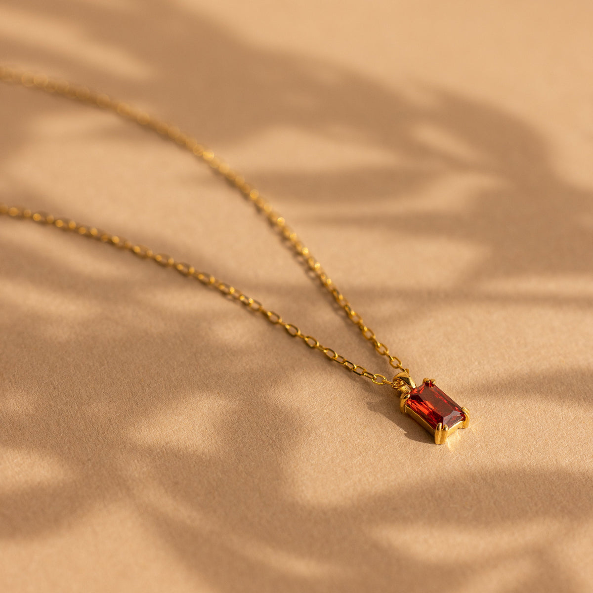 Victoria – Emerald Waist Necklace