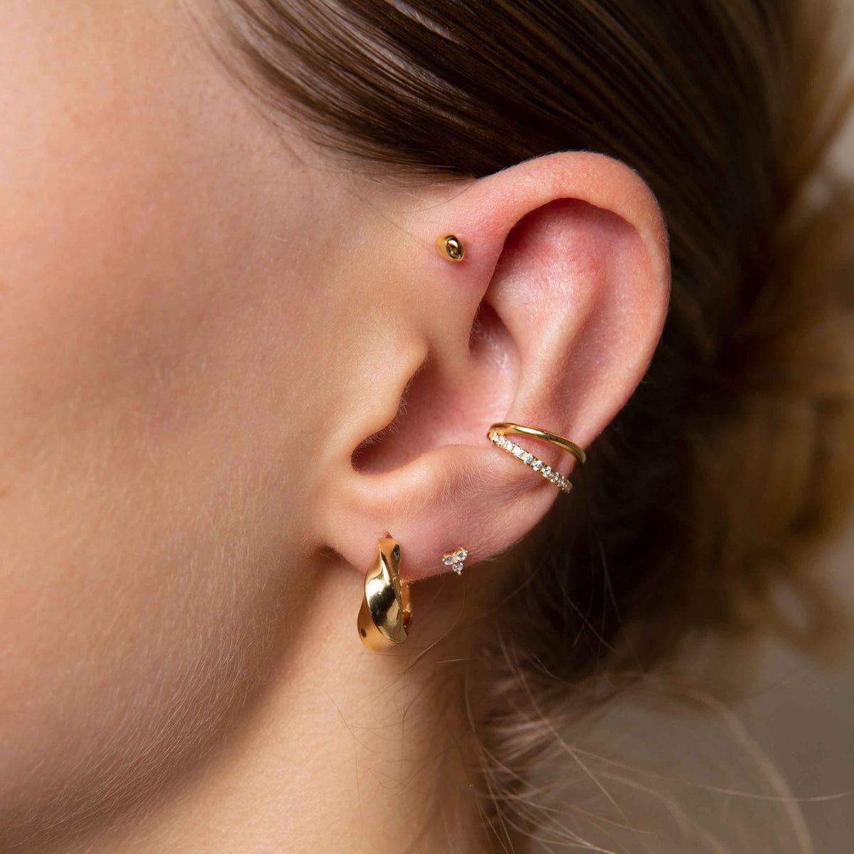 Kelly – Golden Ear Cuff