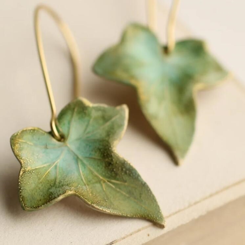 Silva – Vintage Earrings Featuring Green Leaf