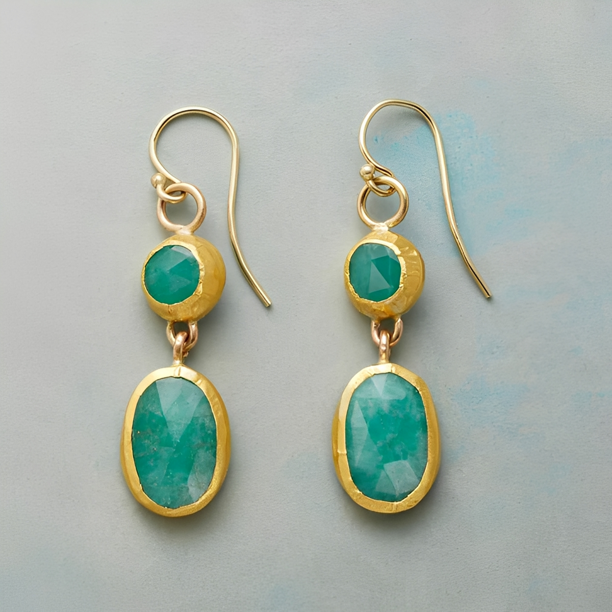 Mireya – Vintage golden earrings featuring turquoise stone