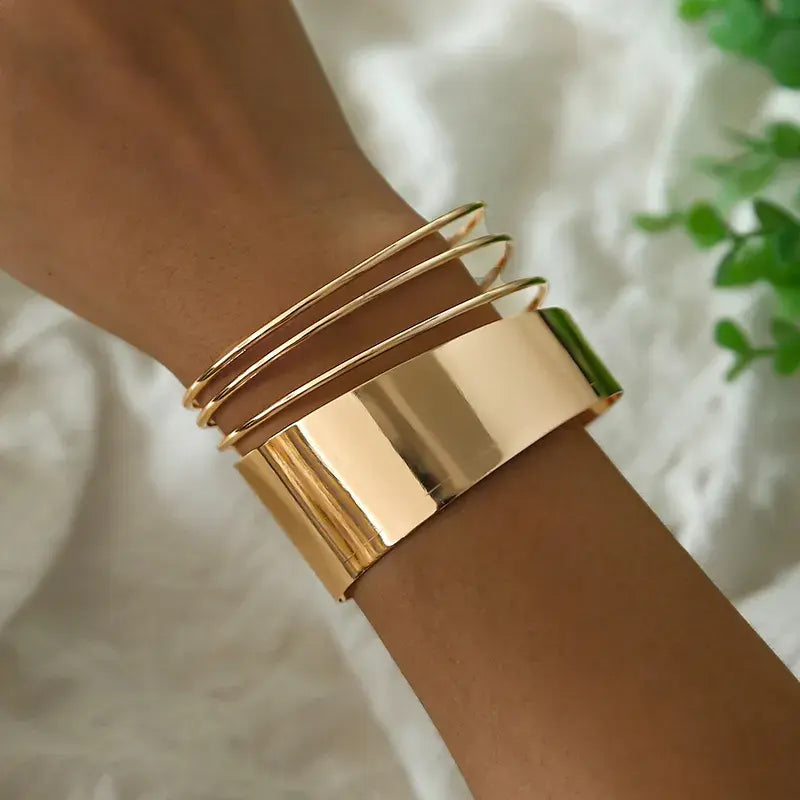 Yuki – Classic Vintage Bracelet in Gold