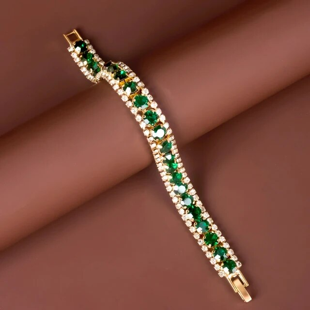 Maud – Chic Gold Bracelet with Green Highlights