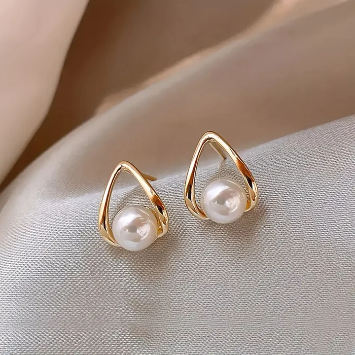 Geah – Earrings Featuring Hollow Golden Pearls