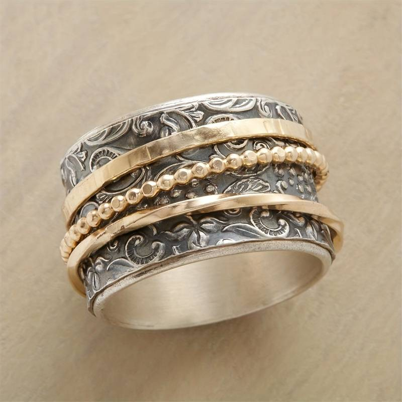 Cherilyn – Vintage Antique Ring in Gold and Silver