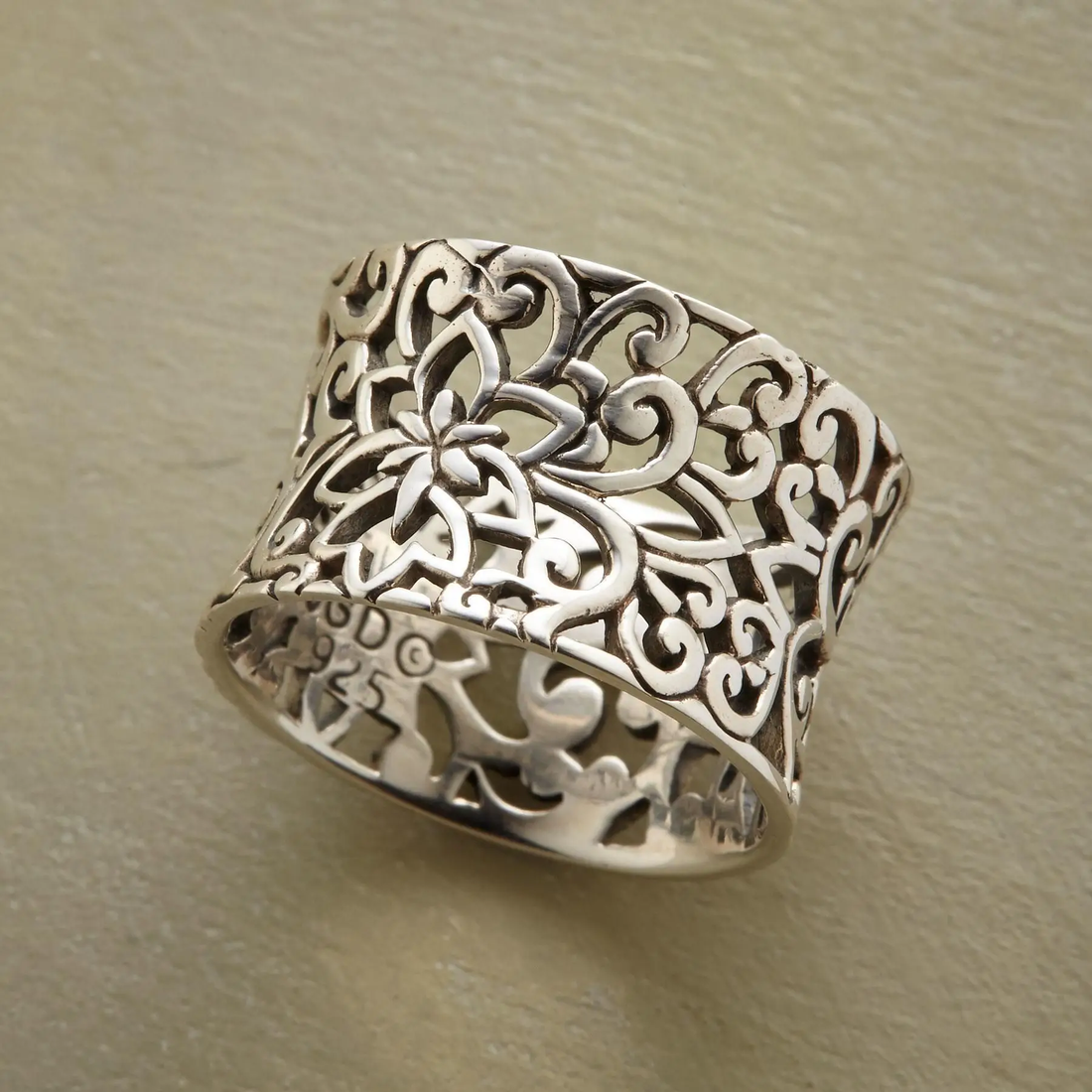 Bea – Vintage Silver Hollow Ring
