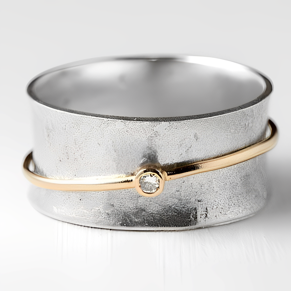 Lilia – Silver Ring Featuring Golden Line and Zirconia