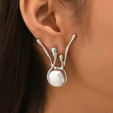 Alice – Earrings Featuring Pearls and Silver