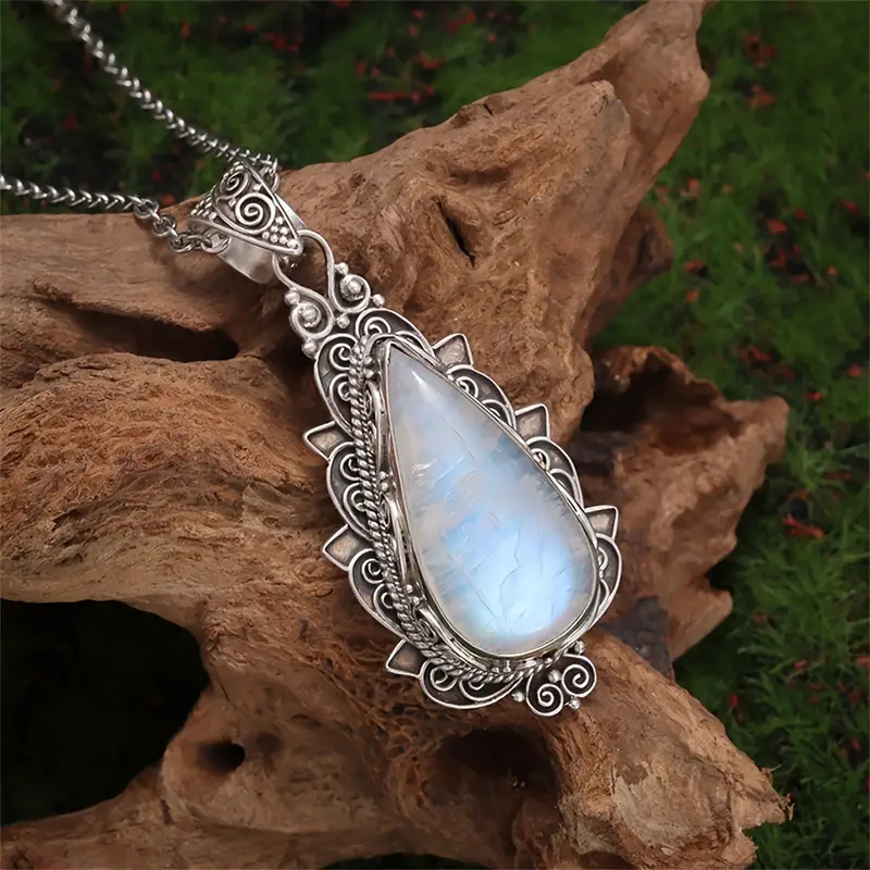 Allera – Necklace Drop Moonstone in Vintage Style
