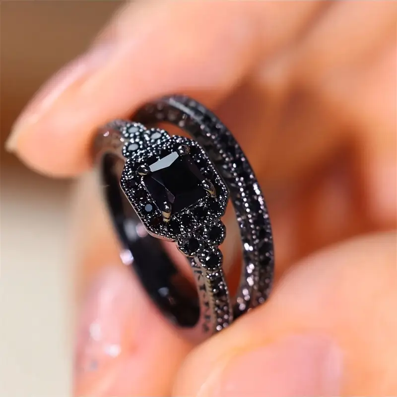 Adriane – Set of Vintage Rings in Black