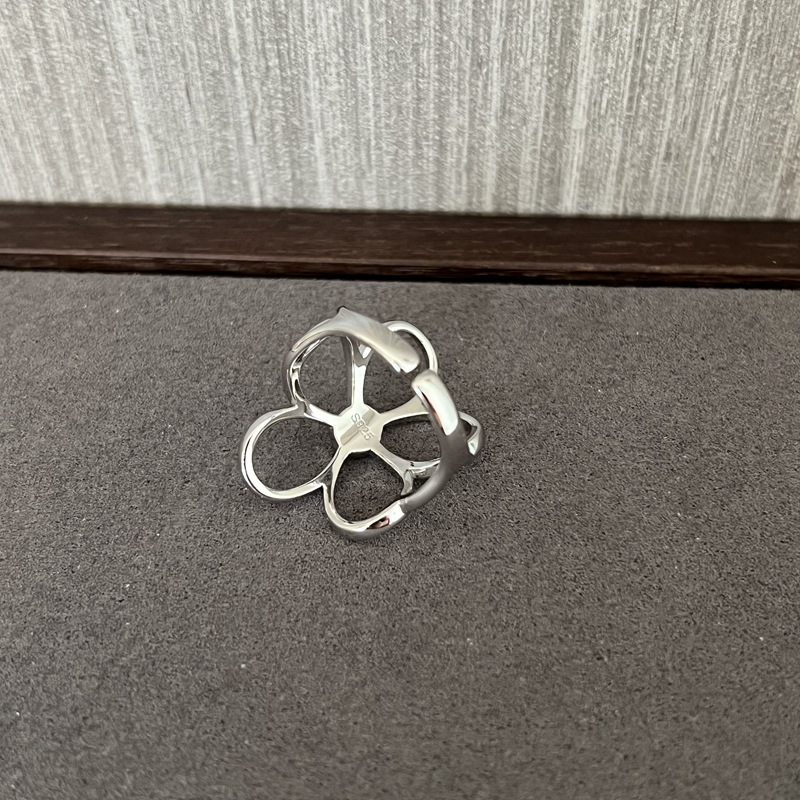Alizee – Petal Ring crafted from 925 Silver