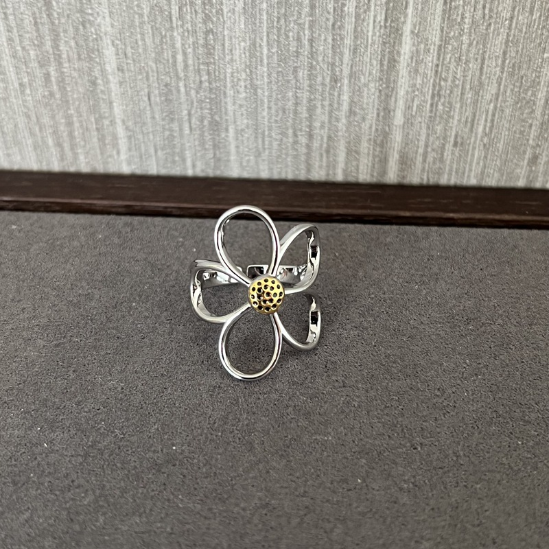 Alizee – Petal Ring crafted from 925 Silver