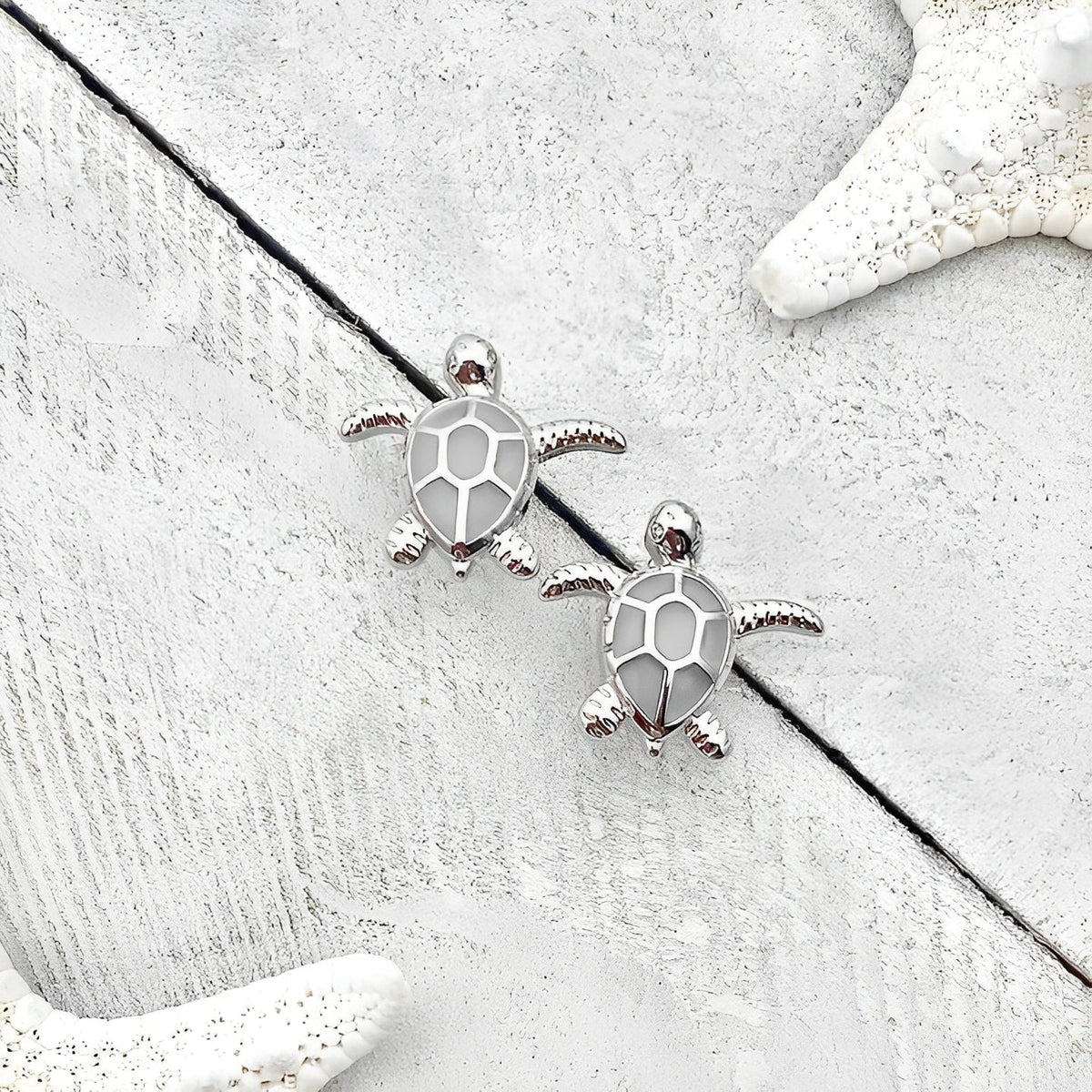 Ruffa – Earrings Featuring Sea Turtle in Opal and Silver