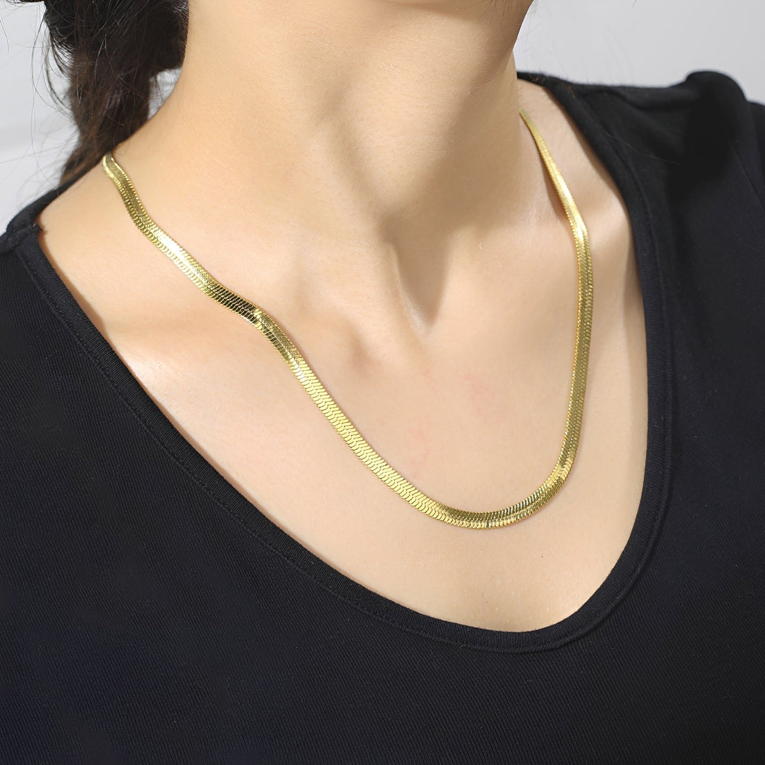Naomie – Choker Necklace with Snake Design