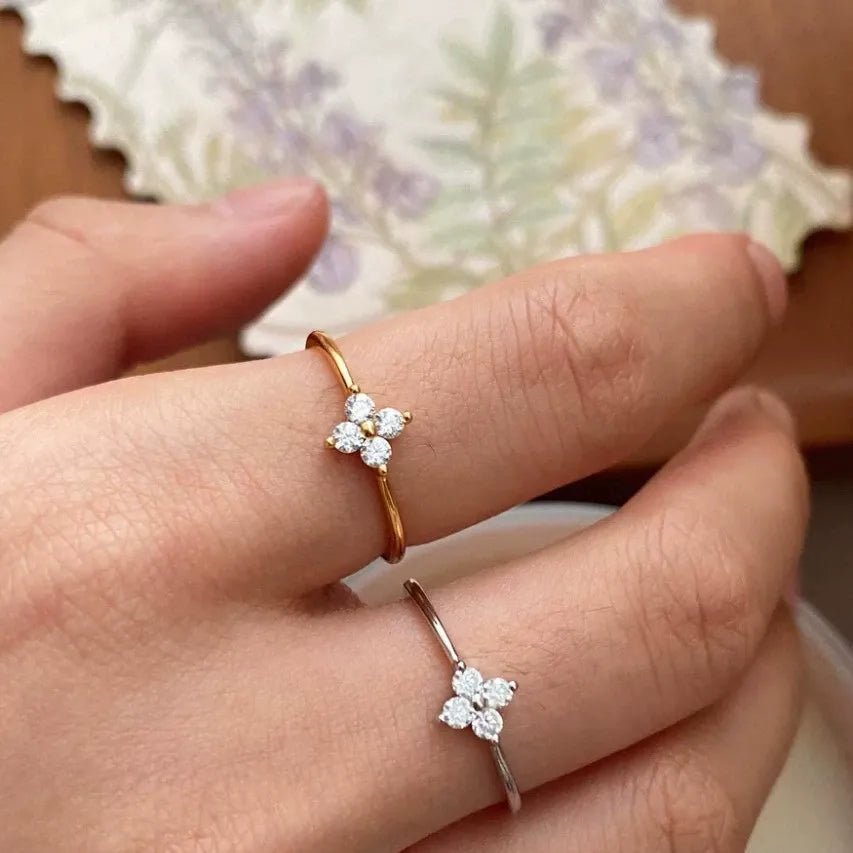 Mia – Ring with Clover and Crystal