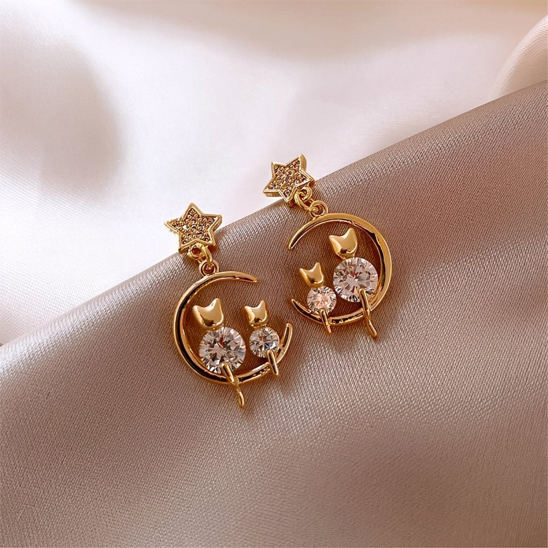 Yvie – Sophisticated Kitten Earrings