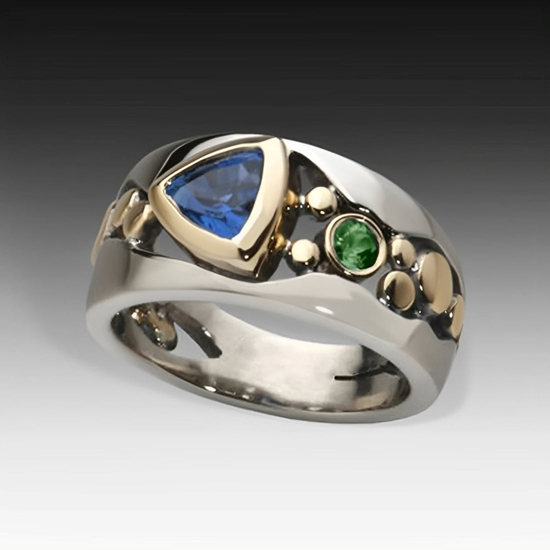 Ricca – Vintage Ring with Dazzling Blue Gemstone