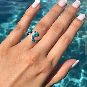 Nerina – Ring Ocean Wave in Opal and Silver
