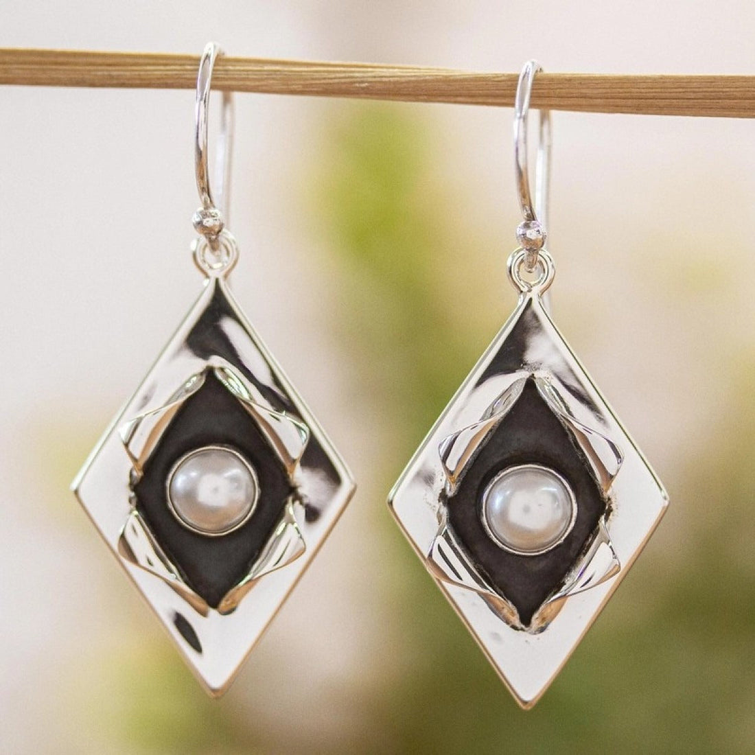 Nova – Vintage Earrings Featuring Pearls & Elegant Silver