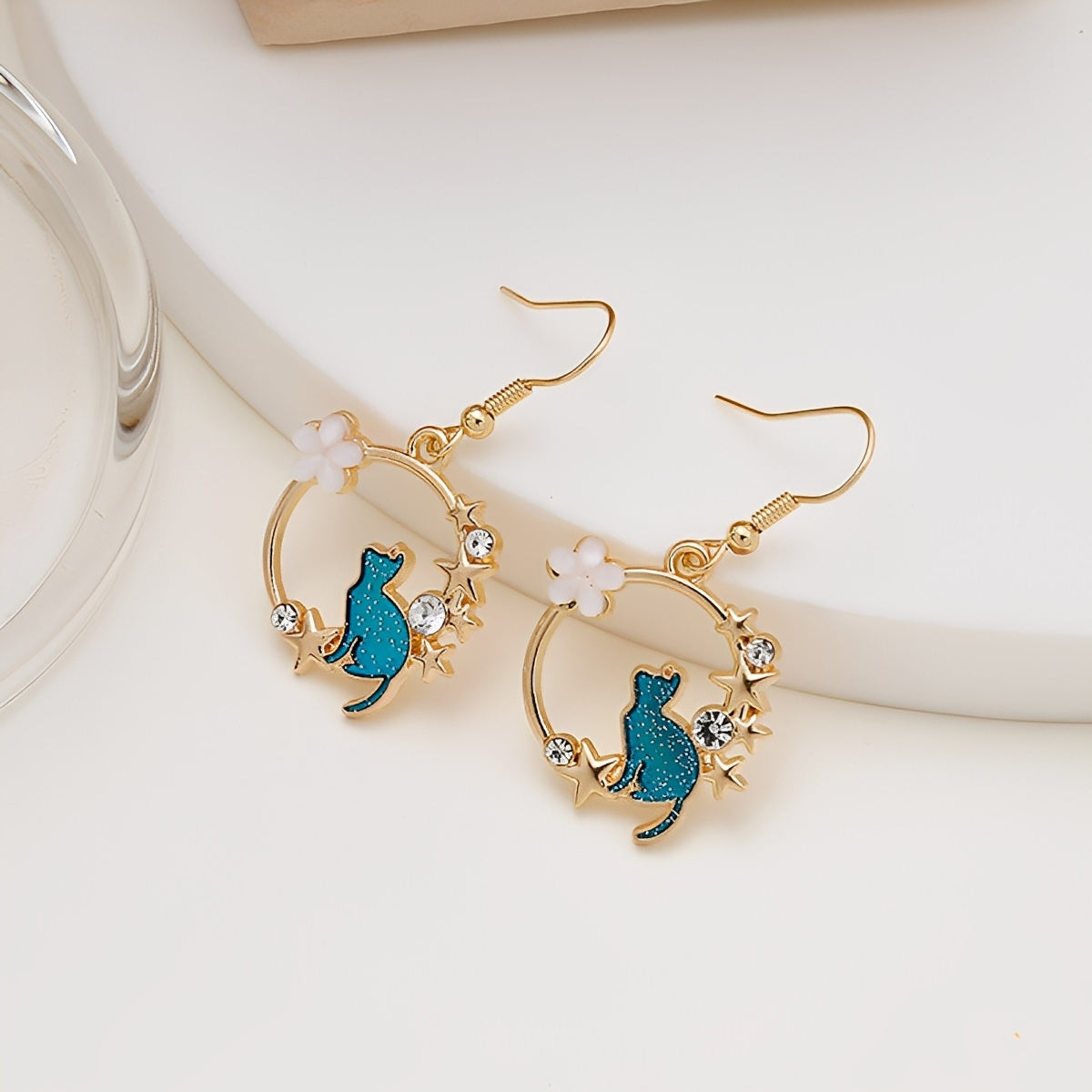 Lynna – Lovely Cat Pendant