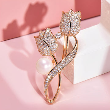 Jackie – Golden Tulip Brooch with Zircon & Pearl, Gold
