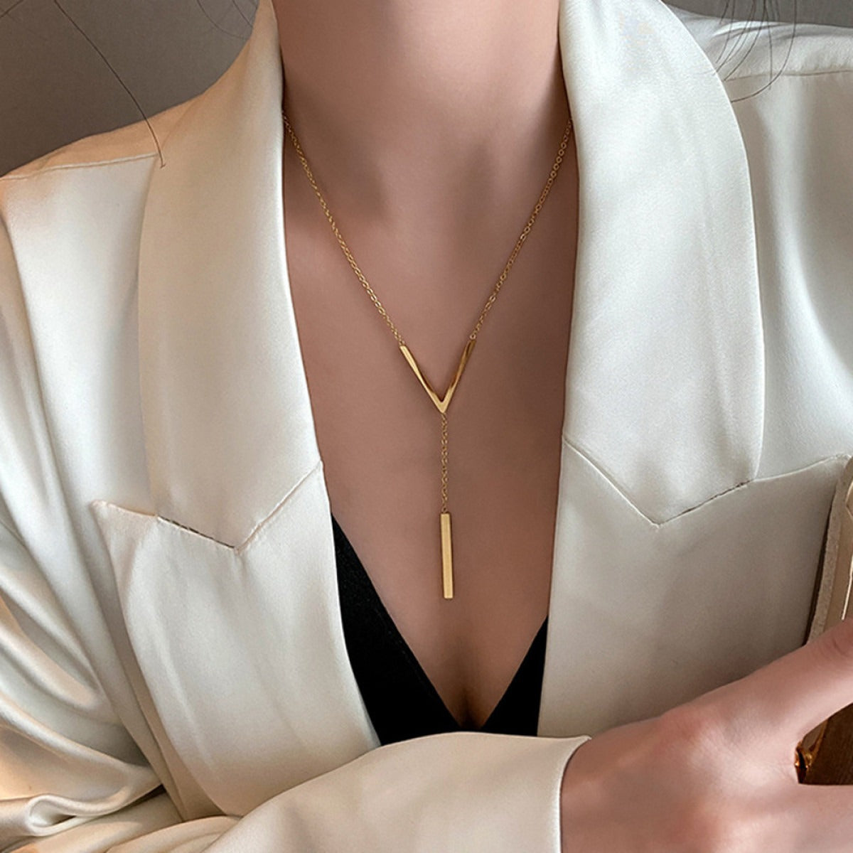 Vera – Necklace featuring Geometric Pendant