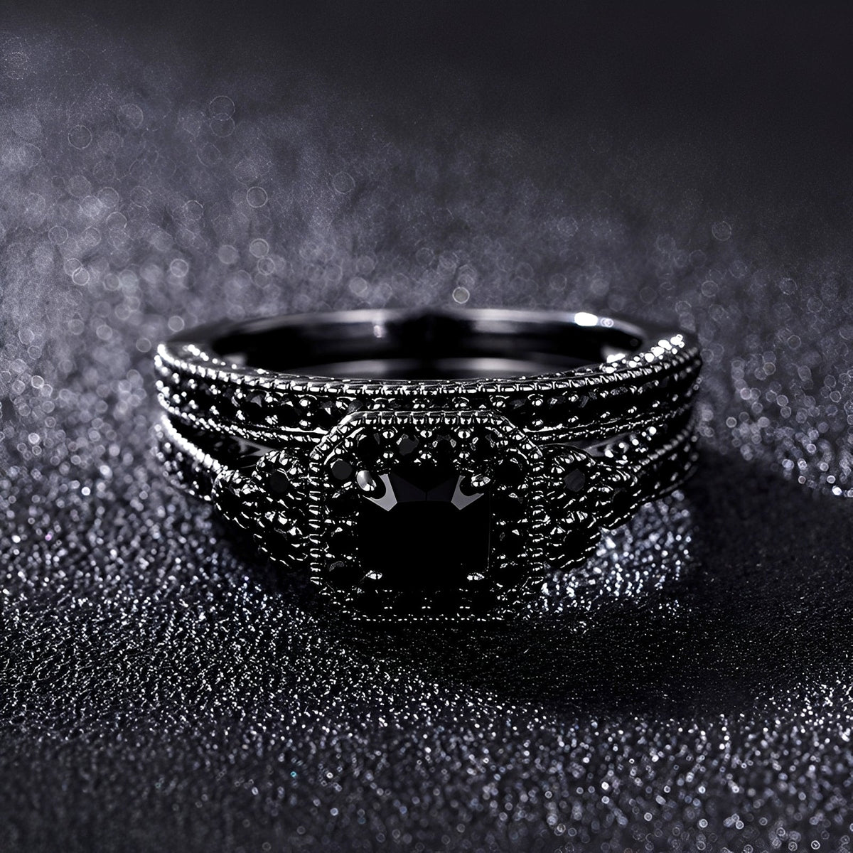Adriane – Set of Vintage Rings in Black