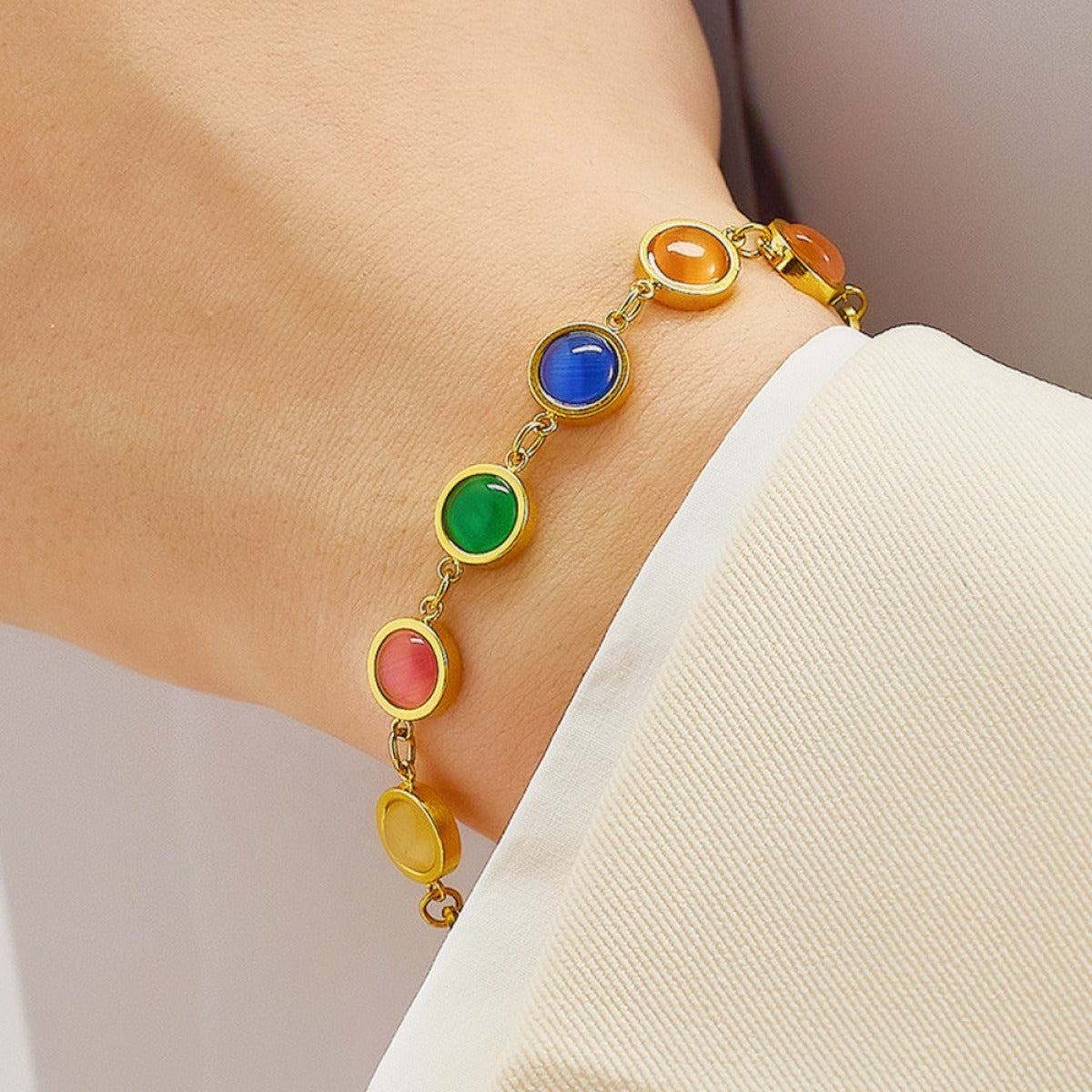Maisie – Gold bracelet featuring a colorful stone