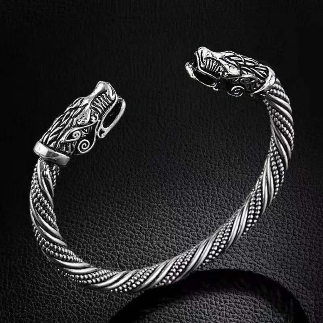 Ragnar – Viking Bracelet in Antique Silver Look for Men