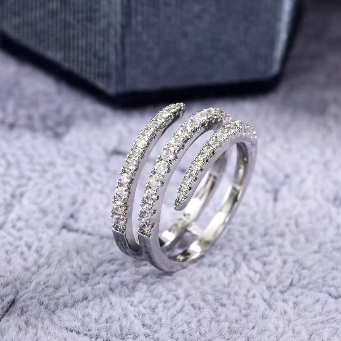 Ailee – Spiral Ring with Crystals