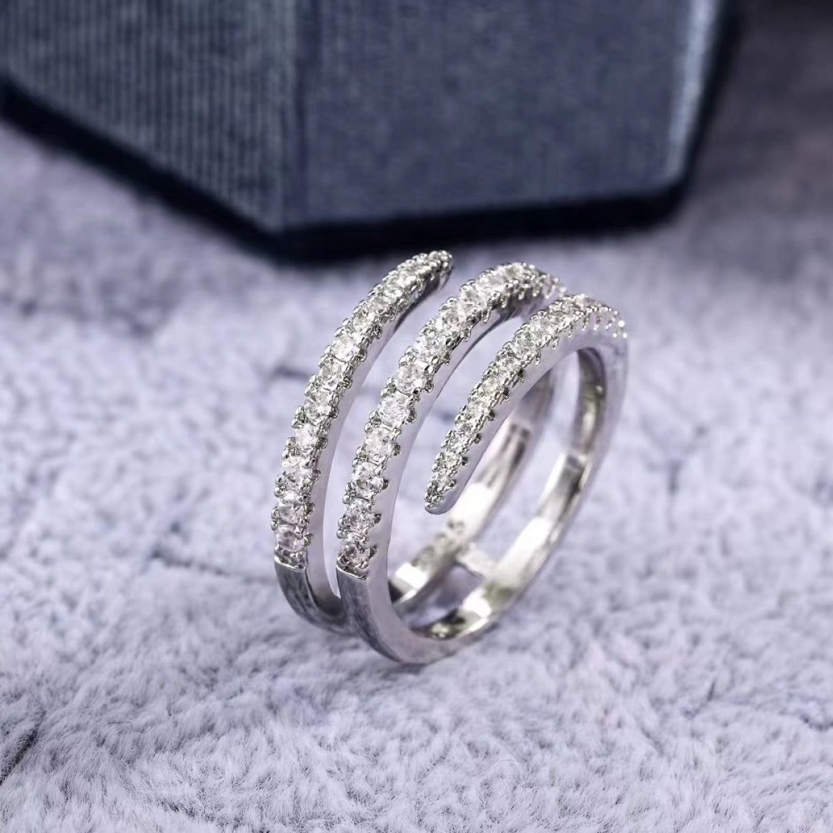 Ailee – Spiral Ring with Crystals