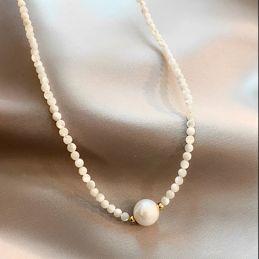 Claire – Chic pearl necklace