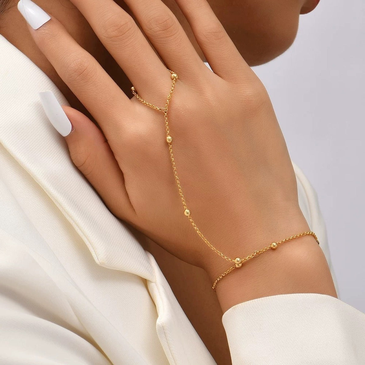 Lisa – Bracelet Chain Beads and Gloves