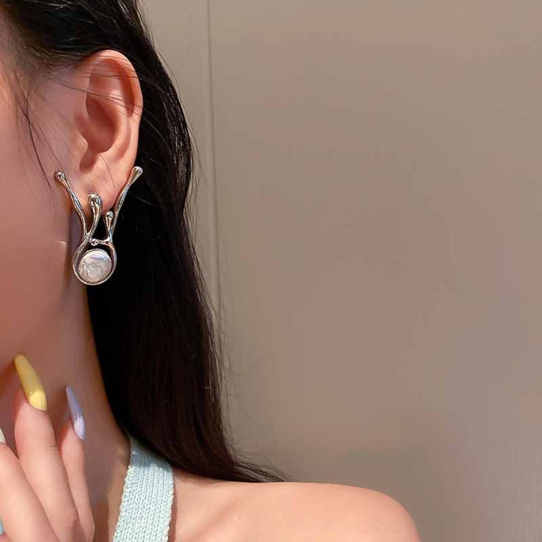 Alice – Earrings Featuring Pearls and Silver