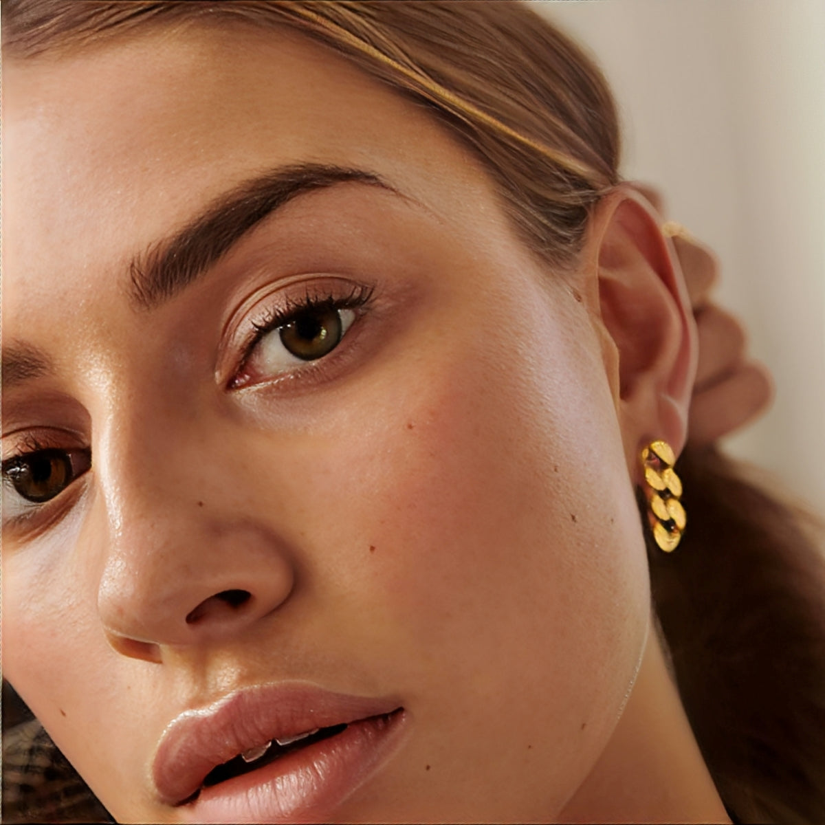 Sol – Link Hoops in Gold