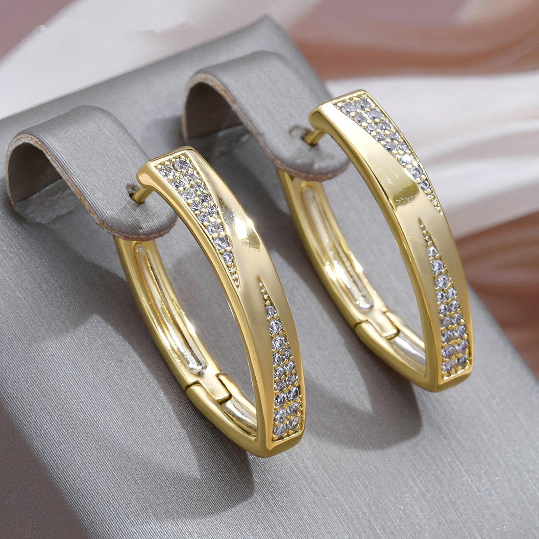 Sophie – Earrings Crafted from Gold and Gemstones