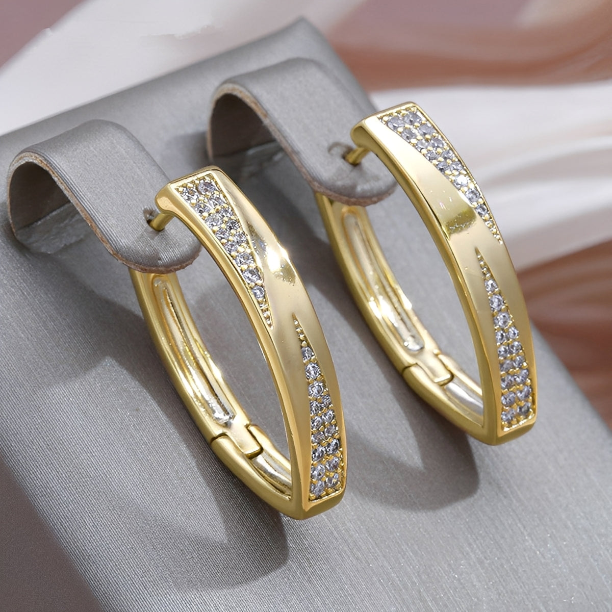 Sophie – Earrings Crafted from Gold and Gemstones