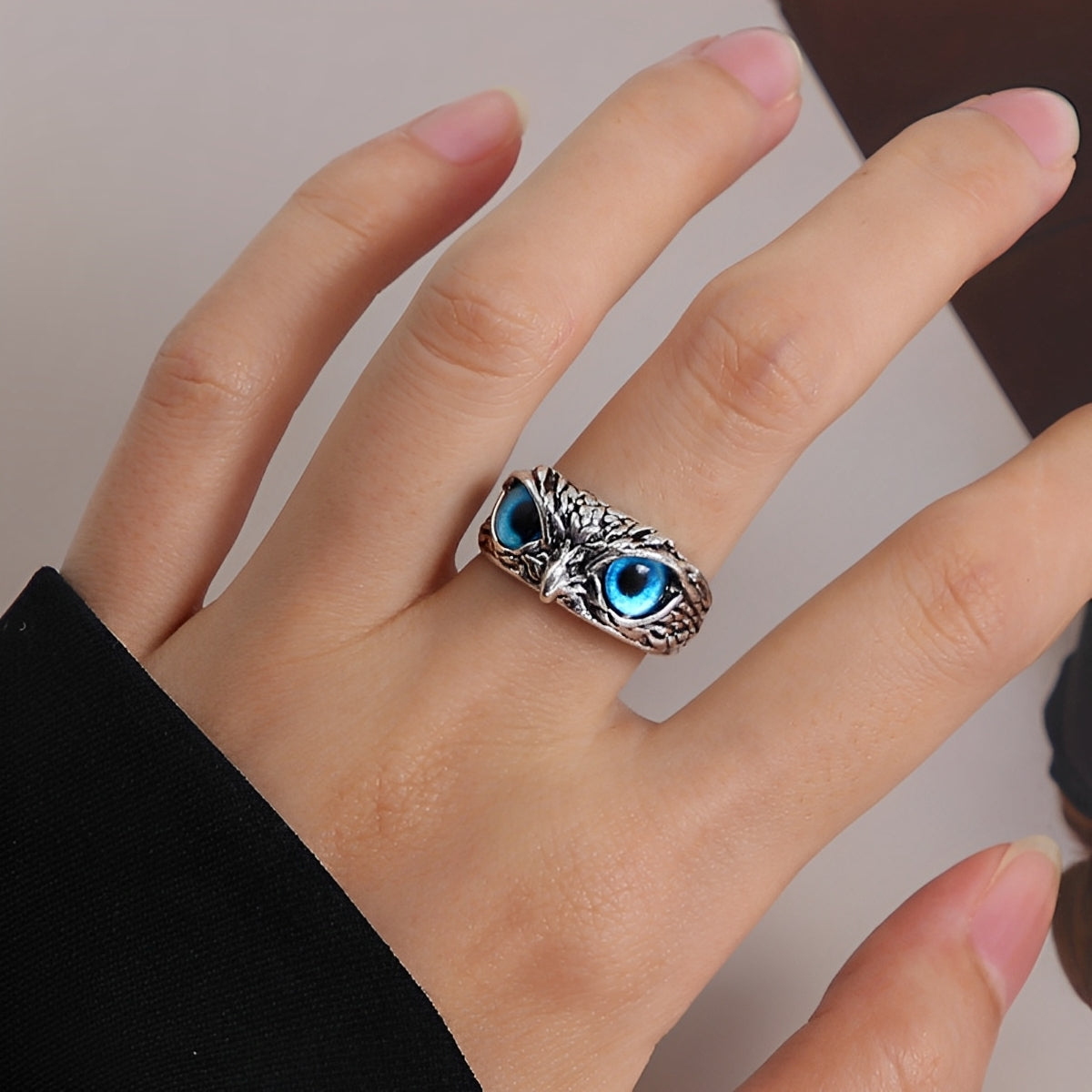 Niva – Adjustable Lucky Charm Ring in Silver and Opal