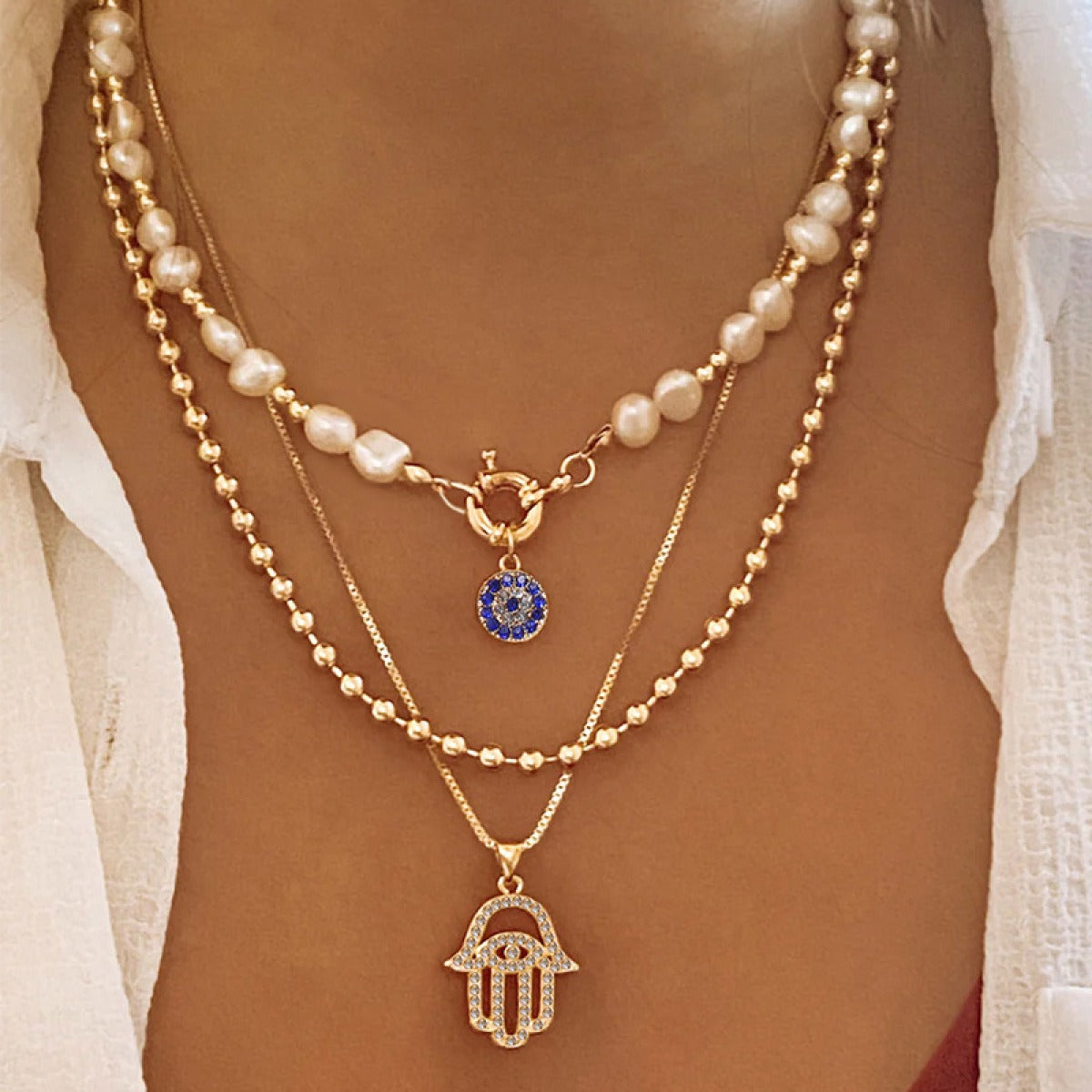 Jade – Multi-Layered Necklace with Pearls and Hamsa