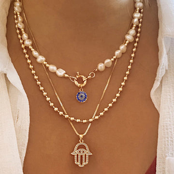 Jade – Multi-Layered Necklace with Pearls and Hamsa