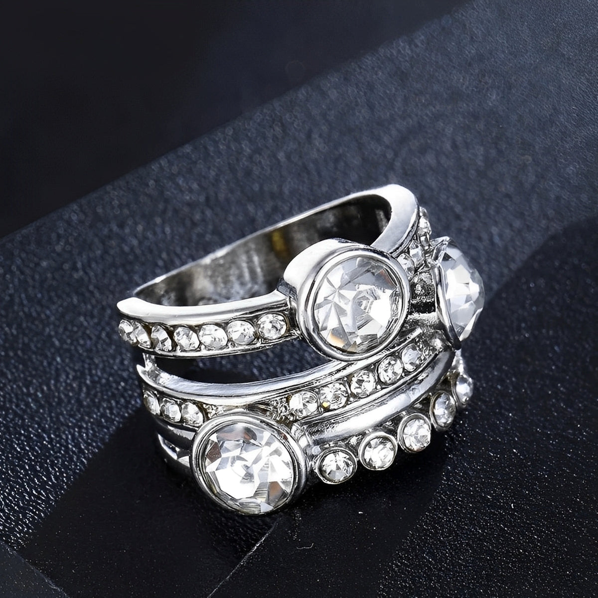 Elvie – Vintage Ring Crafted from Premium Materials with Layers and Crystals