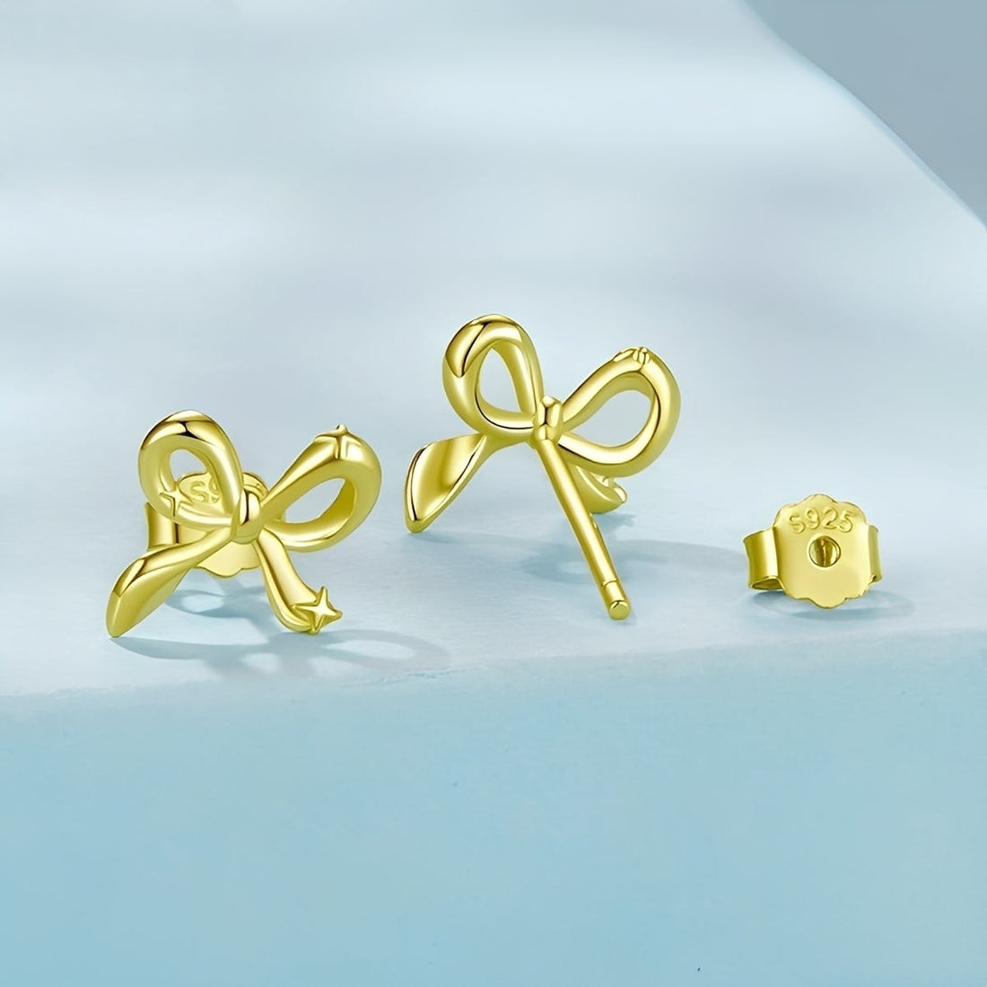 Lunea – Mini Star Knot Stud Earrings
