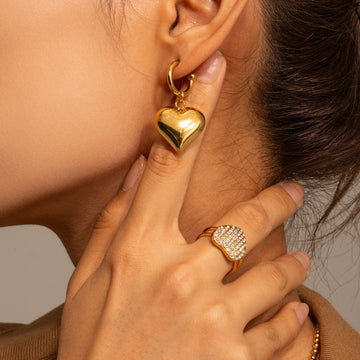 Liza – Hanging Heart Earrings in Gold