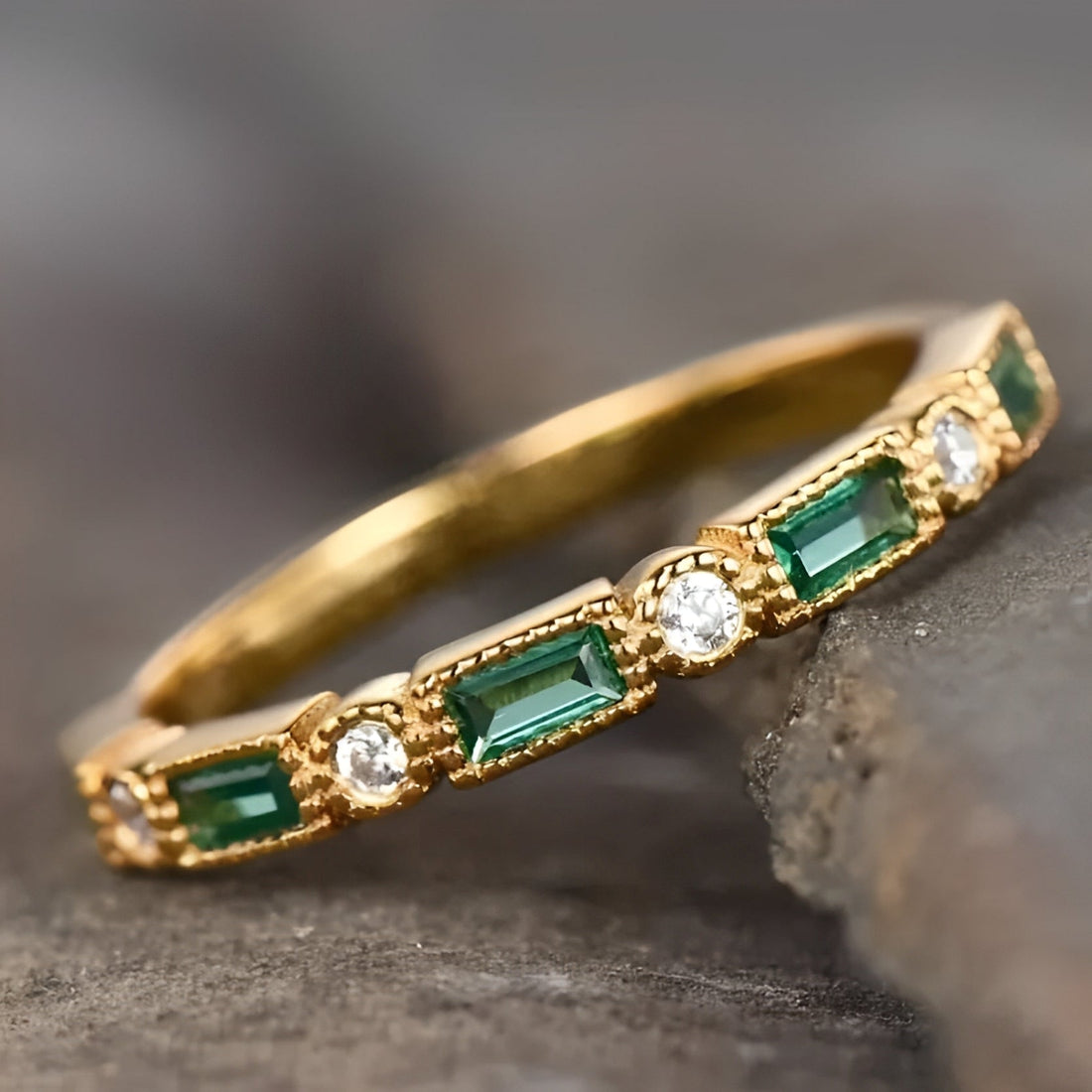 Sana – Vintage Gold Ring with Set Green Zirconia