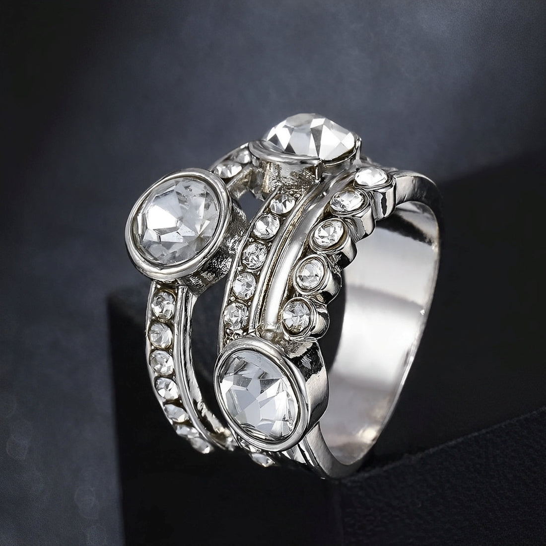 Elvie – Vintage Ring Crafted from Premium Materials with Layers and Crystals
