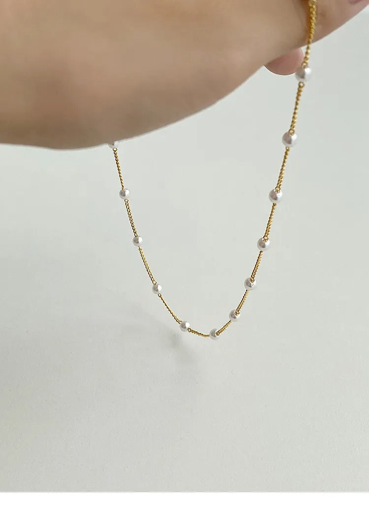 Yvaine – Pearl Necklace with Gold Decoration