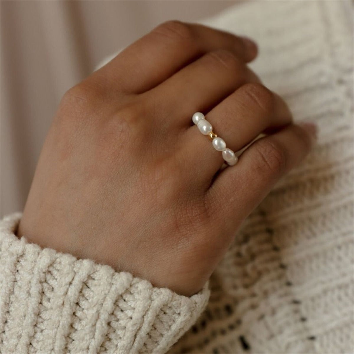 Fenna – Relaxation Ring featuring Pearl