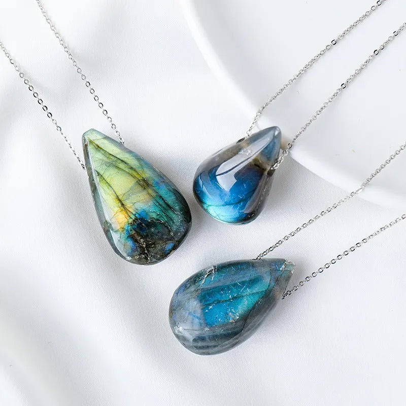 Clara – Lagoon Necklace in Labradorite